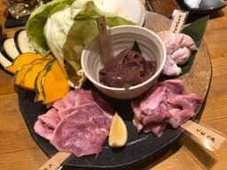 炭火焼ホルモン 伊かお