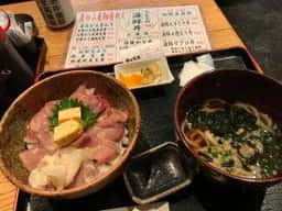 魚の三是 新宿西口大ガード店