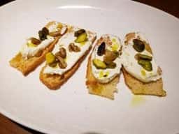 ステーキハウス&ワインバー ザ・パインズ