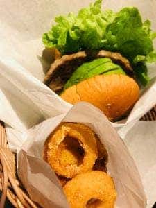 フレッシュネスバーガー 御堂筋本町店