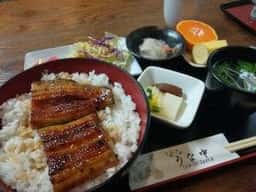 うな中