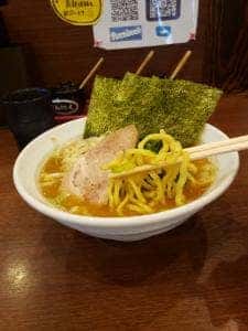横浜ラーメン 弐七家 白根本店