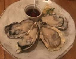 海と月