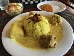 オスアシリ アーユルヴェーダ ダイニング サロン