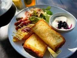 CAFE LA RUCHE カフェラリューシュ