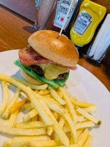 Hello Hamburger / 38 dining