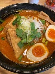 背油とんこつらーめん 雷門