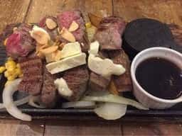 肉料理と赤ワイン ニクバルダカラ プライムツリー赤池店