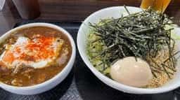 なぜ蕎麦にラー油を入れるのか。池袋南口店