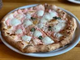 赤い窯のピザ屋さん La Luna Verde