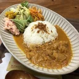 スパイスカレーとスムージーのお店 MANJA