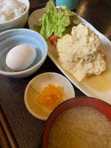 ひしゅうや