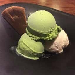 Tableware shop and cafe 白磁