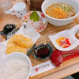 蕎麦・海鮮 伊予椿食堂