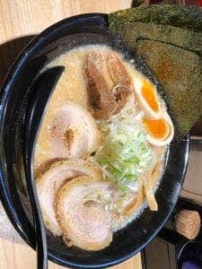 背油とんこつらーめん 雷門