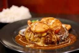 御馳走オムライス館 ネコ目