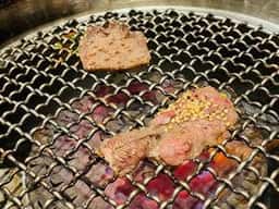 焼肉ホルモン でかのれん 東あずま店