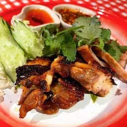 路地裏のタイ料理とお酒 バナナ食堂