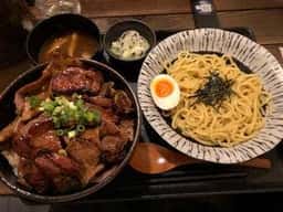 つけ麺と炭焼き豚丼 笑門