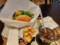 フレッシュネスバーガー 御堂筋本町店