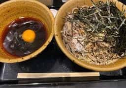 なぜ蕎麦にラー油を入れるのか。神田小川町店