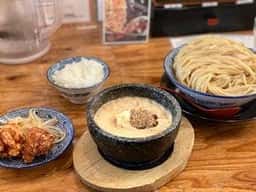 下品なぐらいダシのうまいラーメン屋 沖縄園田店