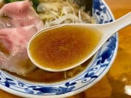 とも笑