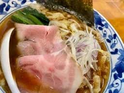 とも笑