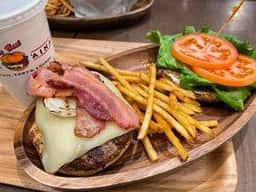 KUA`AINA 三井アウトレットパーク滋賀竜王店