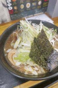 満足ヌードル560 空港通店