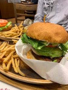 KUA`AINA 横浜ベイクォーター店