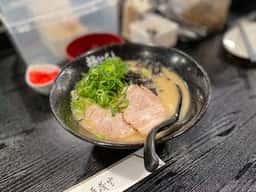 極とんラーメン 元町店