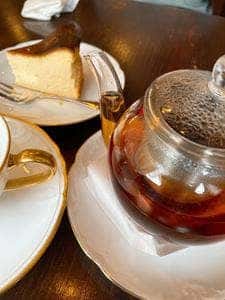 THE ROALEANS COFFEE AND BAR