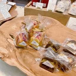 ワインと焼き菓子の店 hetre-エットル-