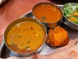 炭火焼だいにんぐ めがみや