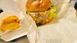 BURGERS CAFE グリルフクヨシ 門真店