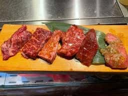 卸問屋直営 立ち食い 一切れ焼肉 松田