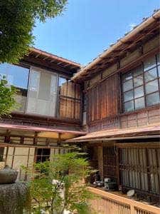 百足屋