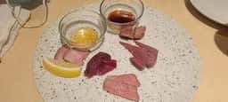 肉刺しと海鮮洋風酒場 よろづ屋