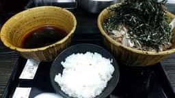 なぜ蕎麦にラー油を入れるのか。富士店
