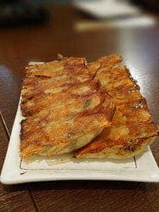 餃子とおばんざい 三よ志 八幡筋店