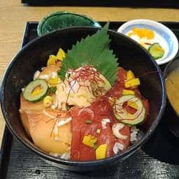 カニと海鮮丼 かじま