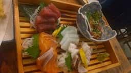 海鮮トロ箱と島やさい天串 ぬもんちゅが
