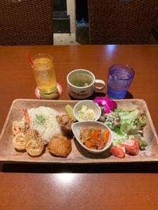 ハワイアンダイニング＆バー マハロア