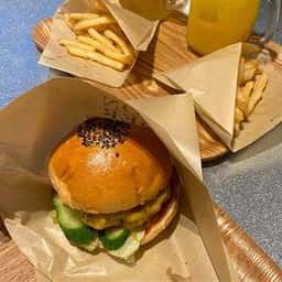 DRAGON BURGER 伏見稲荷店