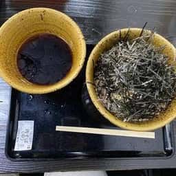 なぜ蕎麦にラー油を入れるのか。富士店