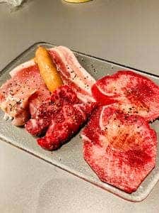 孝作とアームストロングの肉とけむり