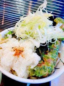 なぜ蕎麦にラー油を入れるのか。秋葉原店