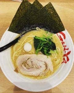 横浜家系ラーメン 吟家 船橋駅前店