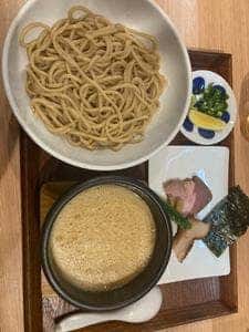 ラーメン歩く花
